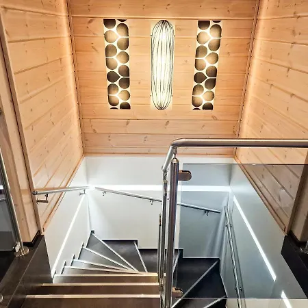 Nevada - 10+2 Henkiloelle, Luoteis-himos Ski-in/out, 255m² Villa