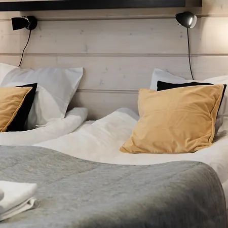 Villa Nevada - 10+2 Henkiloelle, Luoteis-himos Ski-in/out, 255m²