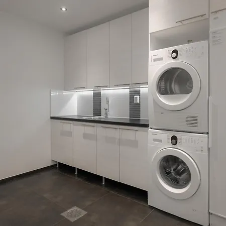 Villa Nevada - 10+2 Henkiloelle, Luoteis-himos Ski-in/out, 255m² *